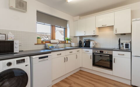 The Bruach: Sol, Design Intérieur, Principaux Appliance, Appareil De Cuisine, Bois, Plafond, Sol, Comptoir, Cuisine, Cabinetry