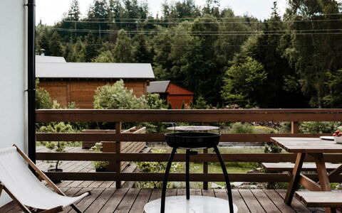 Domek Pod Szarowym Lasem: Plante, Meubles, Propriété, Table, Arbre, Bois, Bâtiment, Mobilier De Jardin, Herbe, Ombre