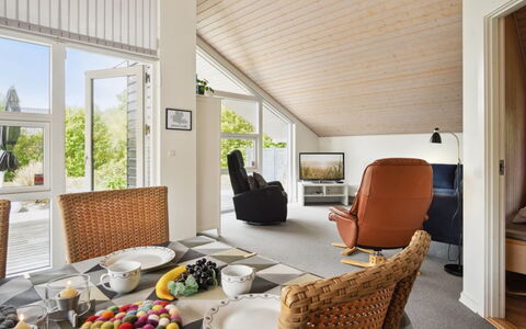 Bajram: Meubles, Design Intérieur, Sol, Bois, Plafond, Chaise, Sol, Domicile, Canapé, Salon