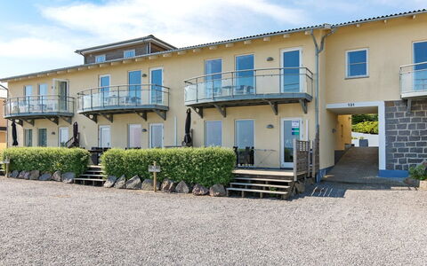 Henna - 50M from the Sea: Bois, Toit, Architecture, Domicile, Maison, Chalet, Siding, Dur, Pente, Biens