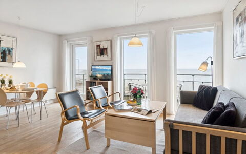Henna - 50M from the Sea: Bois, Toit, Architecture, Domicile, Maison, Chalet, Siding, Dur, Pente, Biens