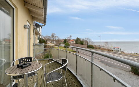Henna - 50M from the Sea: Bois, Toit, Architecture, Domicile, Maison, Chalet, Siding, Dur, Pente, Biens
