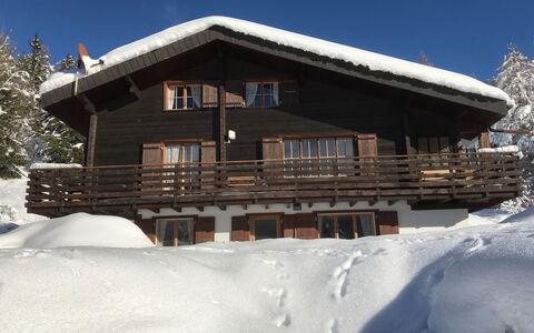 Chalet Kibou: Bâtiment, Ciel, Propriété, Neige, Fenêtre, Maison, Arbre, Pente, Bois, Chalet