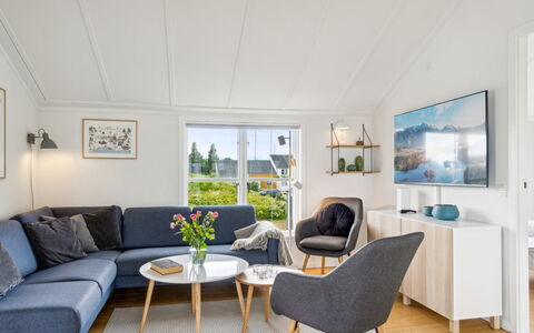 Sebiorn - 5M from the Sea: Bois, Domicile, Meubles, Sol, Salon, Canapé, Design Intérieur, Sol