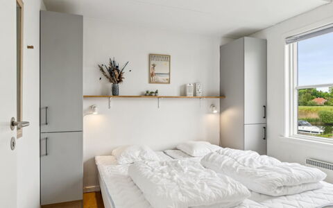 Sebiorn - 5M from the Sea: Lit, Chambre, Mur, Design Intérieur, Meubles, Literie, Drap De Lit, Bois, Plafond, Sol