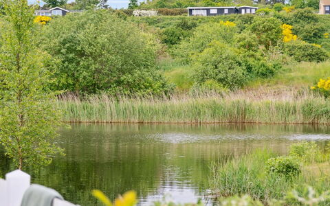 Sebiorn - 5M from the Sea: L'Eau, Vert, Le Marais, Paysage Naturel, Arbuste, Banque, Voie Navigable, Cours D'Eau