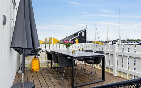 Sebiorn - 5M from the Sea: Piscine, Ville Resort