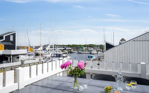 Sebiorn - 5M from the Sea: Bois, Domicile, Porche, Plate-Forme, Dur, Toit, Tache De Bois, Parquet, Eco Hôtel