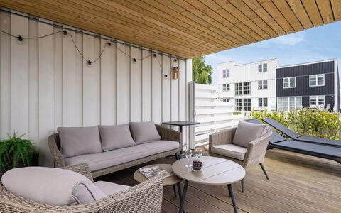Sebiorn - 5M from the Sea: Bois, Domicile, Porche, Plate-Forme, Dur, Toit, Tache De Bois, Parquet, Eco Hôtel