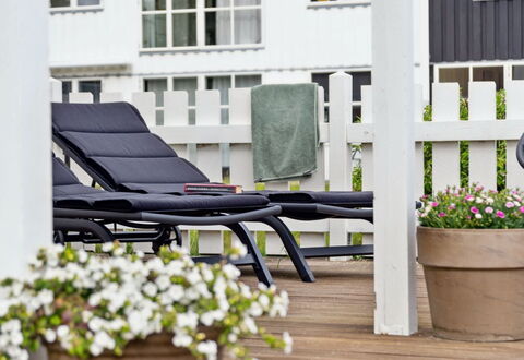 Sebiorn - 5M from the Sea: Piscine, Ville Resort
