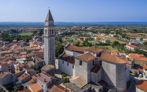 Roko: Ciel, Bâtiment, Propriété, Fenêtre, La Tour, Arbre, Design Urbain, Maison, Paysage, Cityscape