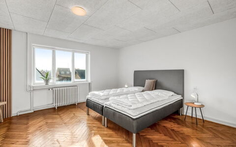 Ullakarin - 200M from the Sea: Plafond, Sol, Sol, Pièce, Luminaire, Chambre, Plâtre, Parquet