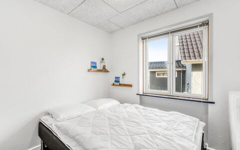 Ullakarin - 200M from the Sea: Mur, Plafond, Design Intérieur, Chambre, Sol, Pièce, Lit, Appartement, Literie, Cadre De Lit