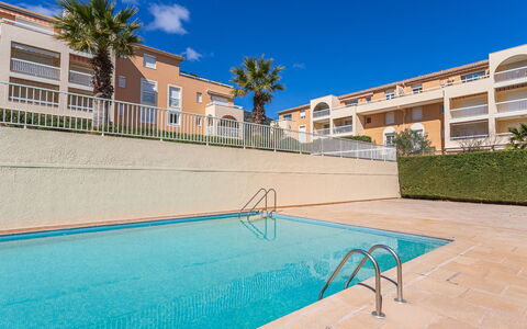 Santa Barbara: Zone Résidentielle, Domicile, Maison, Porte, Appartement, Banlieue, Balcon, Cour, Cour, Allée