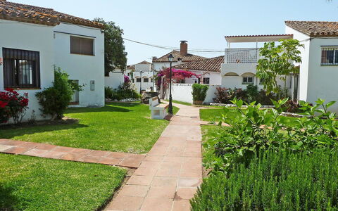 Bahia Dorada: Zone Résidentielle, Propriété, Maison, Domicile, Bâtiment, Cour, Quartier, Immobilier, Jardin, Herbe