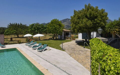 Tabou: L'Eau, Ciel, Propriété, Piscine, Bleu Azur, Nuage, Station Balnéaire, Mobilier De Jardin, Plante, Arbre