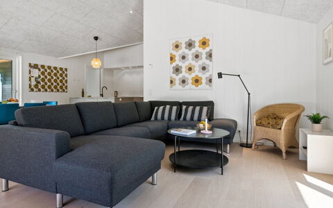 Nicolas - 500M from the Sea: Plafond, Sol, Design Intérieur, Sol, Composite, Meubles, Recours, Hôtel, Conception, Daylighting