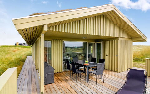 Pinja - 400M from the Sea: Meubles, Design Intérieur, Canapé, Sol, Sol, Salon, Pièce, Table, Chaise, Appartement