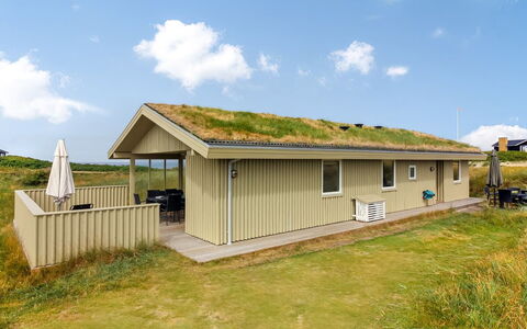 Pinja - 400M from the Sea: Maison, Toit, Domicile, Chalet, Cabanon, Batiments Jardin, Siding, Cour, Cabane En Rondins, Cabane
