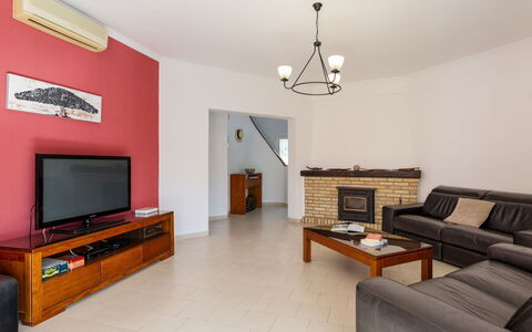 Paulo - Vip Properties: Meubles, Propriété, Canapé, Table, Télévision, Bois, Confort, Design Intérieur, Salon, Maison