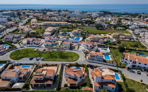 Paulo - Vip Properties: Zone Résidentielle, Vue Du Ciel, Design Urbain, Photographie Aérienne, Mer, Côte, Banlieue, Océan, Biens, Ville Resort