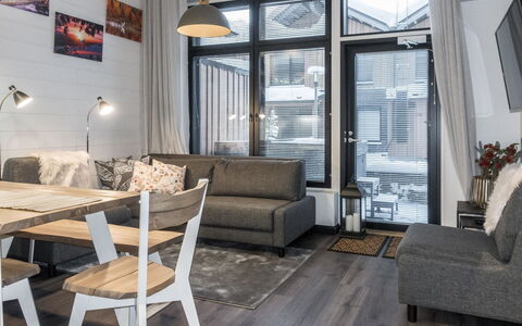 Cranberry C4: Balcon, Appartement, Ombre, Verre, Condominium, Balustrade, Porche, Daylighting, Plate-Forme, Mobilier De Jardin