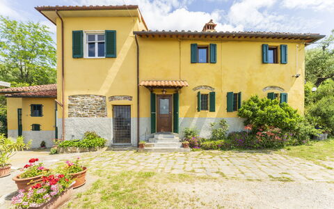 La Casa Di Elda, Holiday Home With Pool, Uzzano, T: Plante, Nuage, Bâtiment, Fenêtre, Ciel, Porte, Arbre, Maison, Lot Terre, Herbe