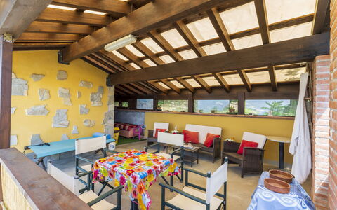 La Casa Di Elda, Holiday Home With Pool, Uzzano, T: Table, Propriété, Meubles, Chaise, Fenêtre, Éclairage, Design Intérieur, Bois, Architecture, Bâtiment
