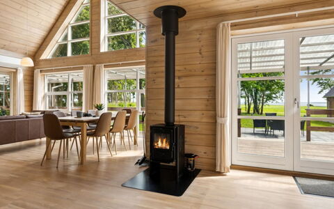Månviva - 150M to the Fjord: Bleu, Arbuste, Chalet, Couverture De Sol, Jardin, Biens, Ombre, Aménagement Paysager, Ferme, Eco Hôtel
