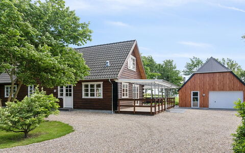 Månviva - 150M to the Fjord: Bleu, Arbuste, Chalet, Couverture De Sol, Jardin, Biens, Ombre, Aménagement Paysager, Ferme, Eco Hôtel