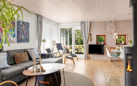 Soti - 350M from the Sea: Sol, Parquet, Bois, Meubles, Design Intérieur, Sol, Domicile, Éclairage, Revêtement De Sol Stratifié, Salon