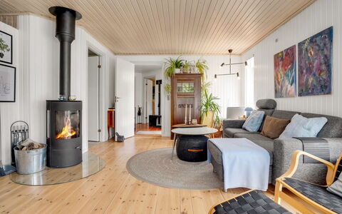 Soti - 350M from the Sea: Sol, Design Intérieur, Meubles, Bois, Sol, Parquet, Plafond, Salon, Éclairage, Domicile