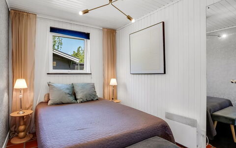 Soti - 350M from the Sea: Design Intérieur, Sol, Bois, Plafond, Sol, Chambre, Lit, Meubles, Éclairage, Pièce