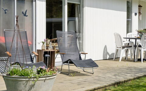 Soti - 350M from the Sea: Mobilier De Jardin, Meubles, Pot De Fleur, Chaise, Jardin, Ombre, Plante D'Appartement, Cour, Tableau De Plein Air