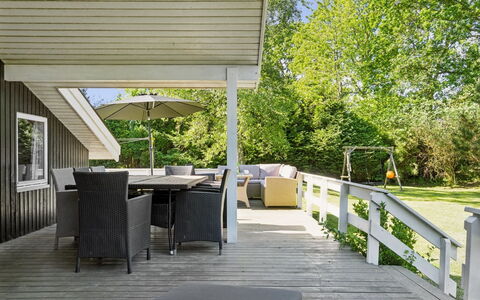 Alruna - 350M from the Sea: Meubles, Design Intérieur, Sol, Sol, Plafond, Pièce, Chaise, Table, Appartement, Table Cuisine Et Salle A Manger