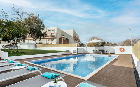 Lima - Vip Properties: L'Eau, Plante, Ciel, Propriété, Jour, Bâtiment, Piscine, Bleu Azur, Bleu, Arbre