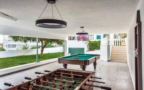 Lima - Vip Properties: L'Eau, Plante, Ciel, Propriété, Jour, Bâtiment, Piscine, Bleu Azur, Bleu, Arbre