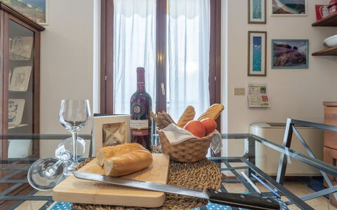 Casale Al Mare: Aliments, Vaisselle, Cadre, Table, Meubles, Bleu Azur, Bois, Drinkware, Textile, Design Intérieur