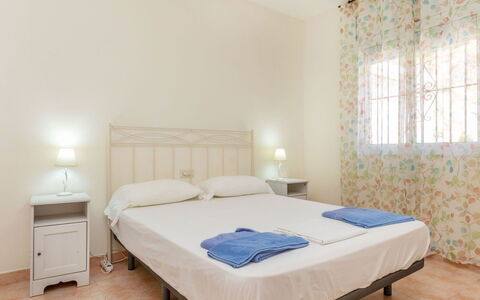 Dalia: Meubles, Design Intérieur, Chambre, Sol, Lit, Sol, Plafond, Pièce, Drap De Lit, Literie