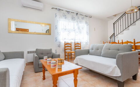 Dalia: Meubles, Design Intérieur, Canapé, Sol, Sol, Pièce, Appartement, Salon, Domicile, Table