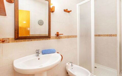 Dalia: Mur, Sol, Luminaire Plomberie, Design Intérieur, Sol, Bois, Lavabo, Salle De Bains, Évier, Pièce