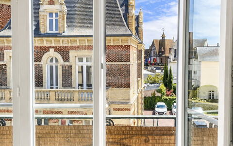 Deauville-Trouville 642: Bois, Porte, Accueil Porte, Composite, Verre, Appartement, Moulage, Balcon, Tache De Bois