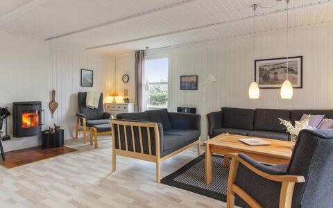 Florencia - 450M from the Sea: Toit, Maison, Domicile, Chalet, Porte, Siding, Plate-Forme, Porche, Planche, Dur