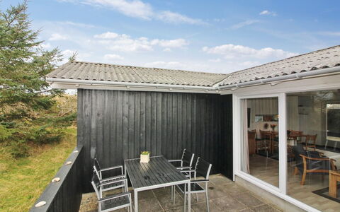 Florencia - 450M from the Sea: Toit, Maison, Domicile, Chalet, Porte, Siding, Plate-Forme, Porche, Planche, Dur