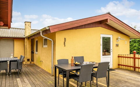Stefanka - 225M from the Sea: Bois, Maison, Domicile, Meubles, Chalet, Porte, Tache De Bois, Ombre, Chaise, Porche