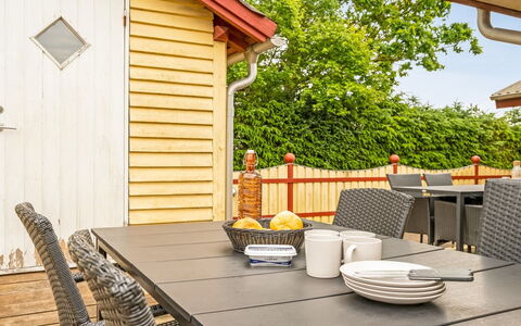 Stefanka - 225M from the Sea: Meubles, Bois, Mobilier De Jardin, Chaise, Table, Porche, Tableau De Plein Air, Table Cuisine Et Salle A Manger, Tache De Bois, Plate-Forme