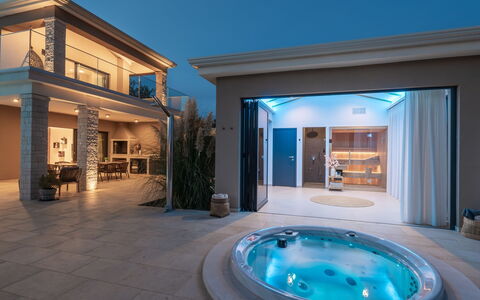 Christall: Piscine, Recours, Design Intérieur, Sol, Composite, Baignoire, Plafond, Luminaire Plomberie, Jacuzzi