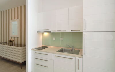 Perla Resort 200.1: Cabinetry, Comptoir, Meubles, Robinet, Bois, Design Intérieur, Sol, Sol, Cuisine, Tiroir