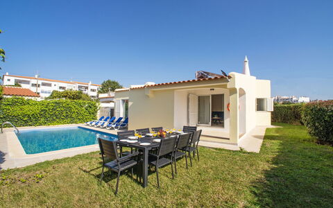 Ly - Vip Properties: Plante, Bâtiment, Ciel, Propriété, Ombre, Arbre, Lot Terre, Herbe, Chalet, Mobilier De Jardin