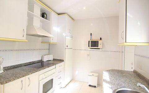 Brisamar - Novo Sancti Petri: Propriété, Pièce, Meubles, Design Intérieur, Bâtiment, Maison, Cuisine, Sol, Cabinetry, Immobilier